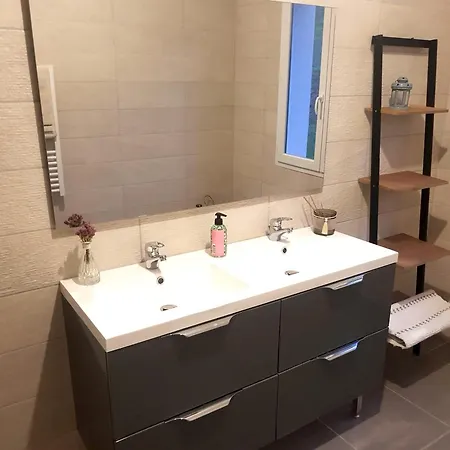 Spacieux Et Confortable A Clermont-dessous, Terrasse Apartment *