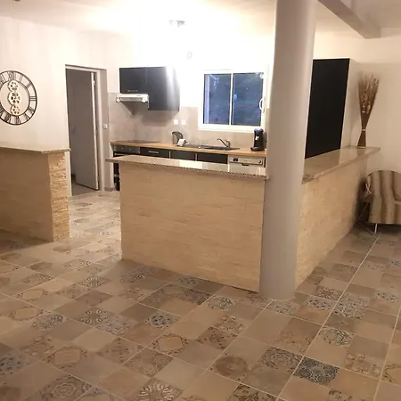 Apartment Spacieux Et Confortable A Clermont-dessous, Terrasse Clermont-Dessous