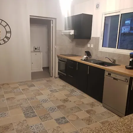 Spacieux Et Confortable A Clermont-dessous, Terrasse Apartment *