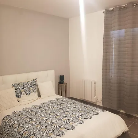 Apartment Spacieux Et Confortable A Clermont-dessous, Terrasse